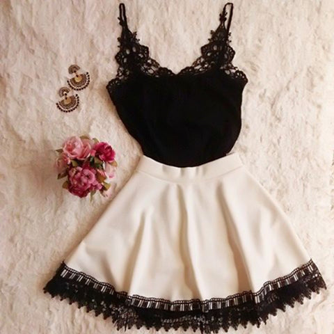 HOT BLACK WHITE LACE DRESS